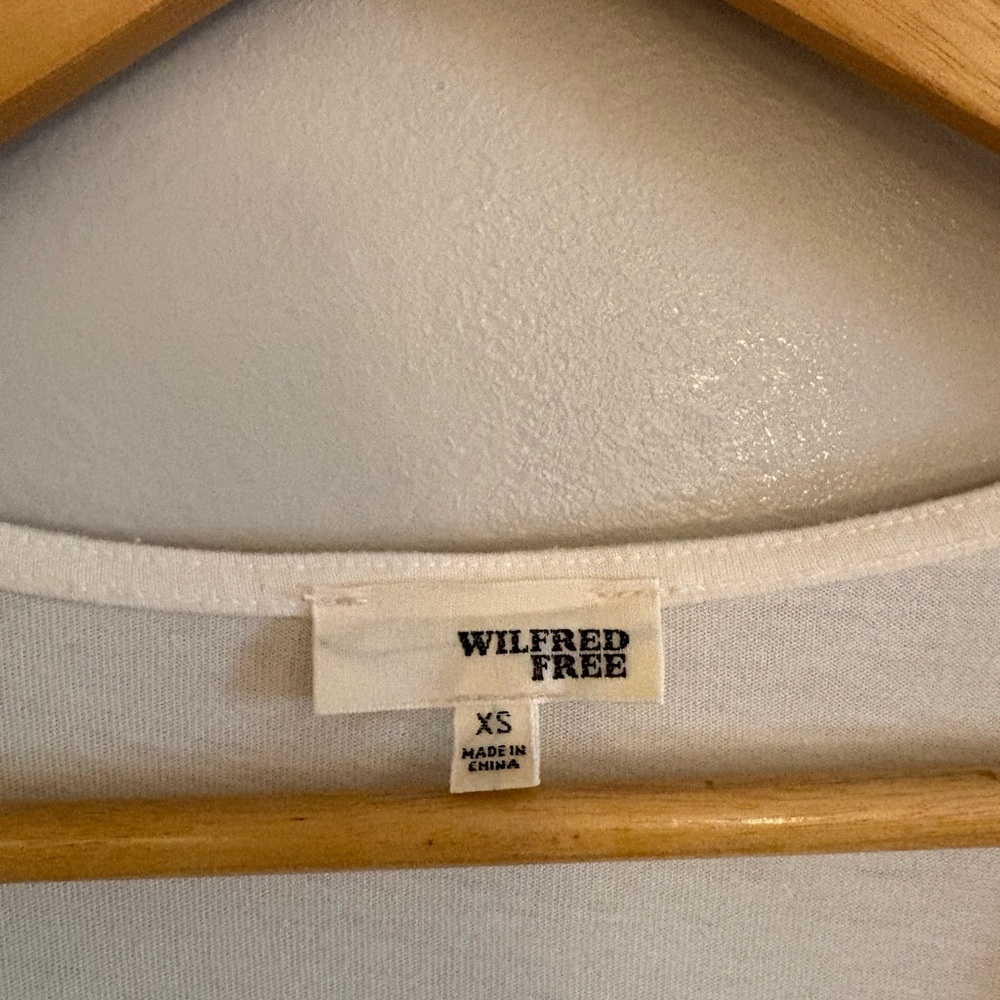Wilfred Classic White Short Sleeve Tee - Picture 3 of 3